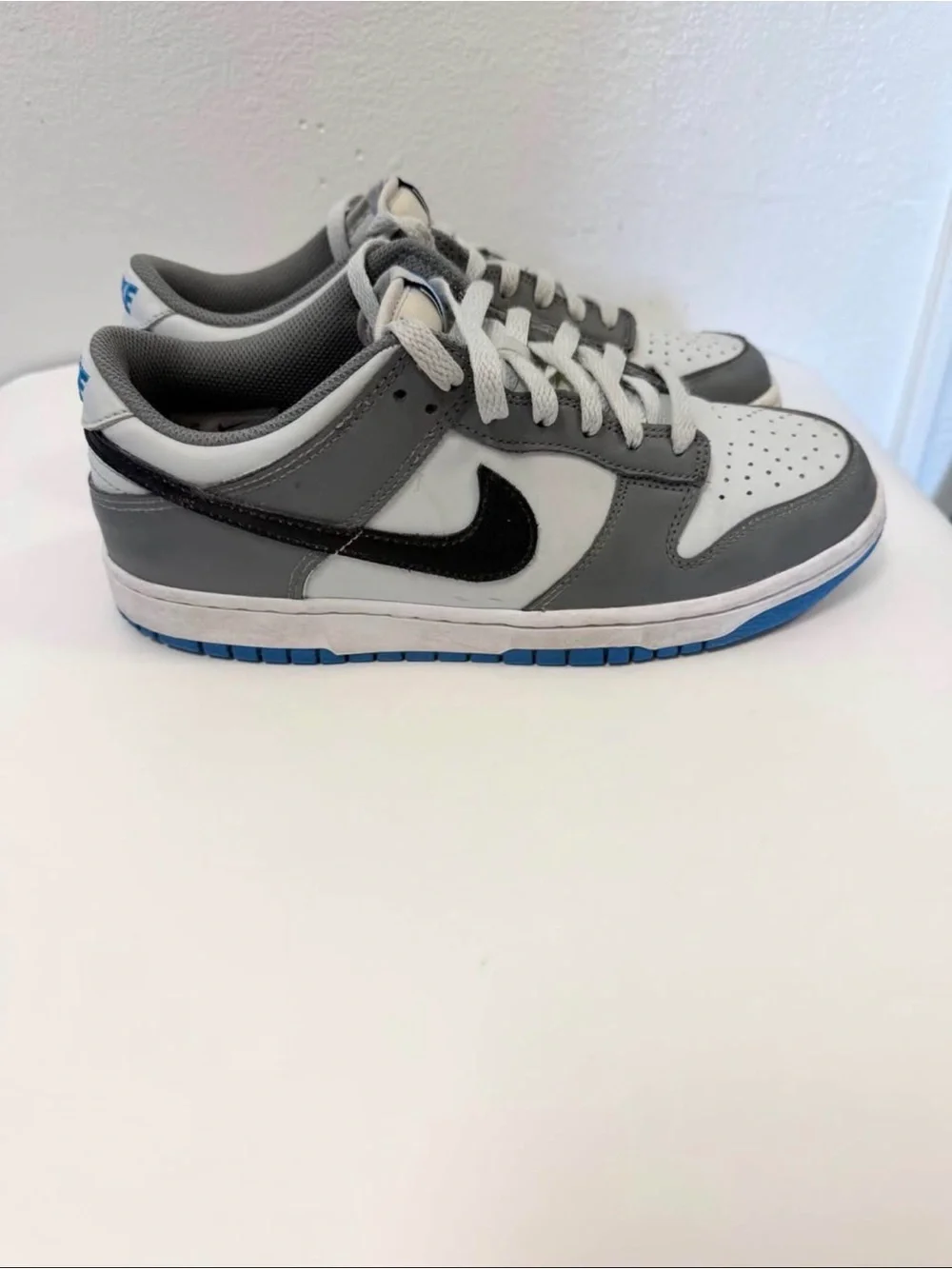 Nike Kids Low Top Sneakers - Gray White Black with Blue Sole